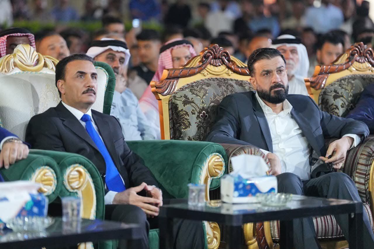 في تجمع جماهيري كبير مجاميع من شيوخ ووجهاء الأنبار يؤكدون دعمهم للسيد محمد الكربولي ودعمهم لمسيرة عزم في الانتخابات القادمة